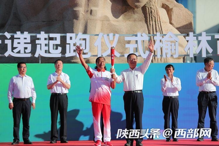 塞上古城開跑！ 十四運(yùn)會(huì)和殘?zhí)貖W會(huì)火炬在榆林傳遞